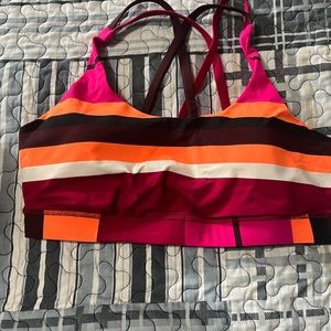 Woman’s lululemon sports bra